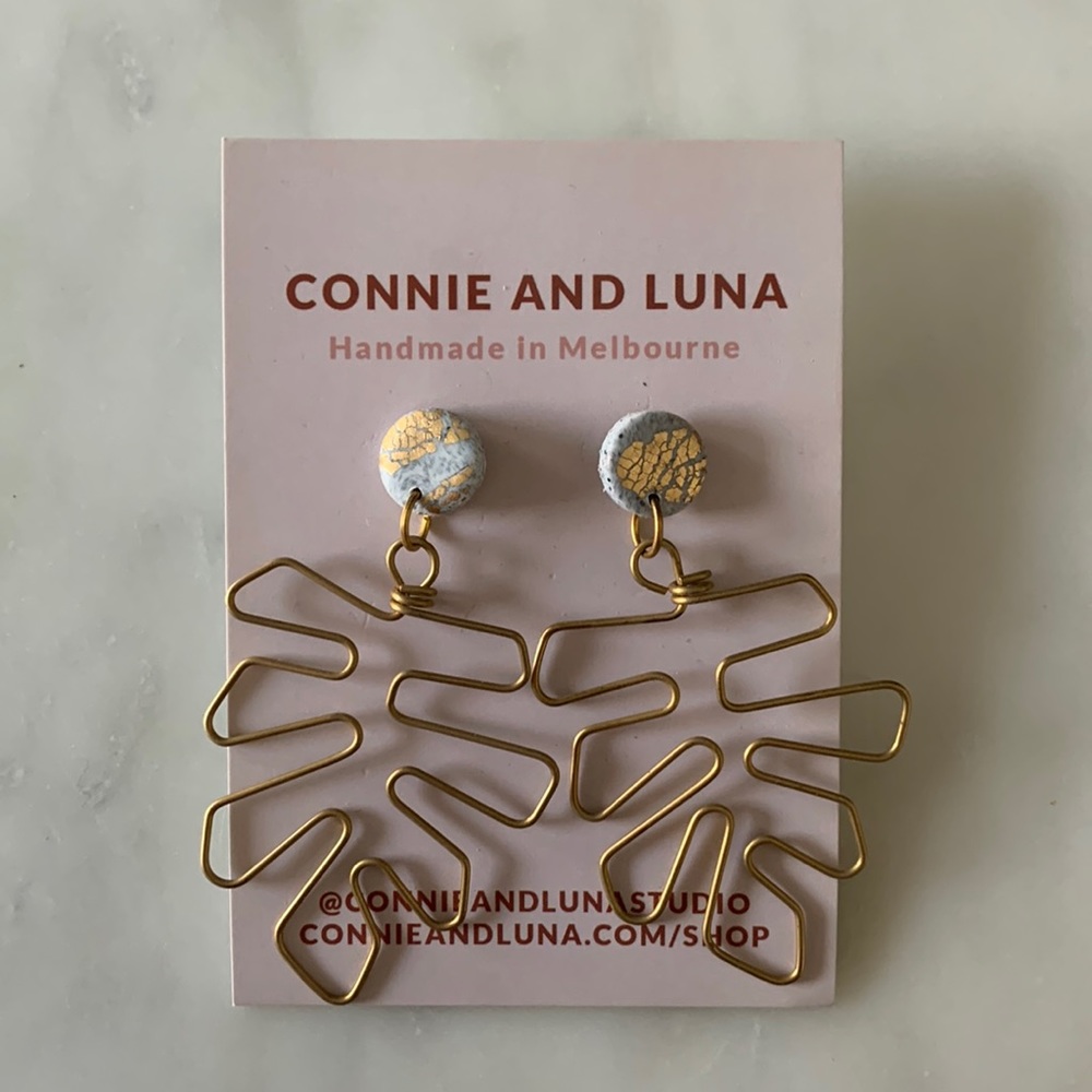 2/$50💎🆕 Connie and Luna studio monstera leaf gold wire and polymer earrings